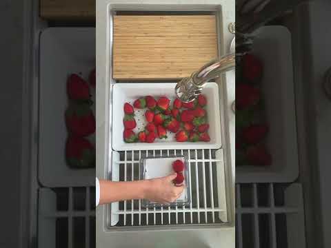 The correct way to wash strawberries!! | FeelGoodFoodie The correct way to wash strawberries!! | FeelGoodFoodie